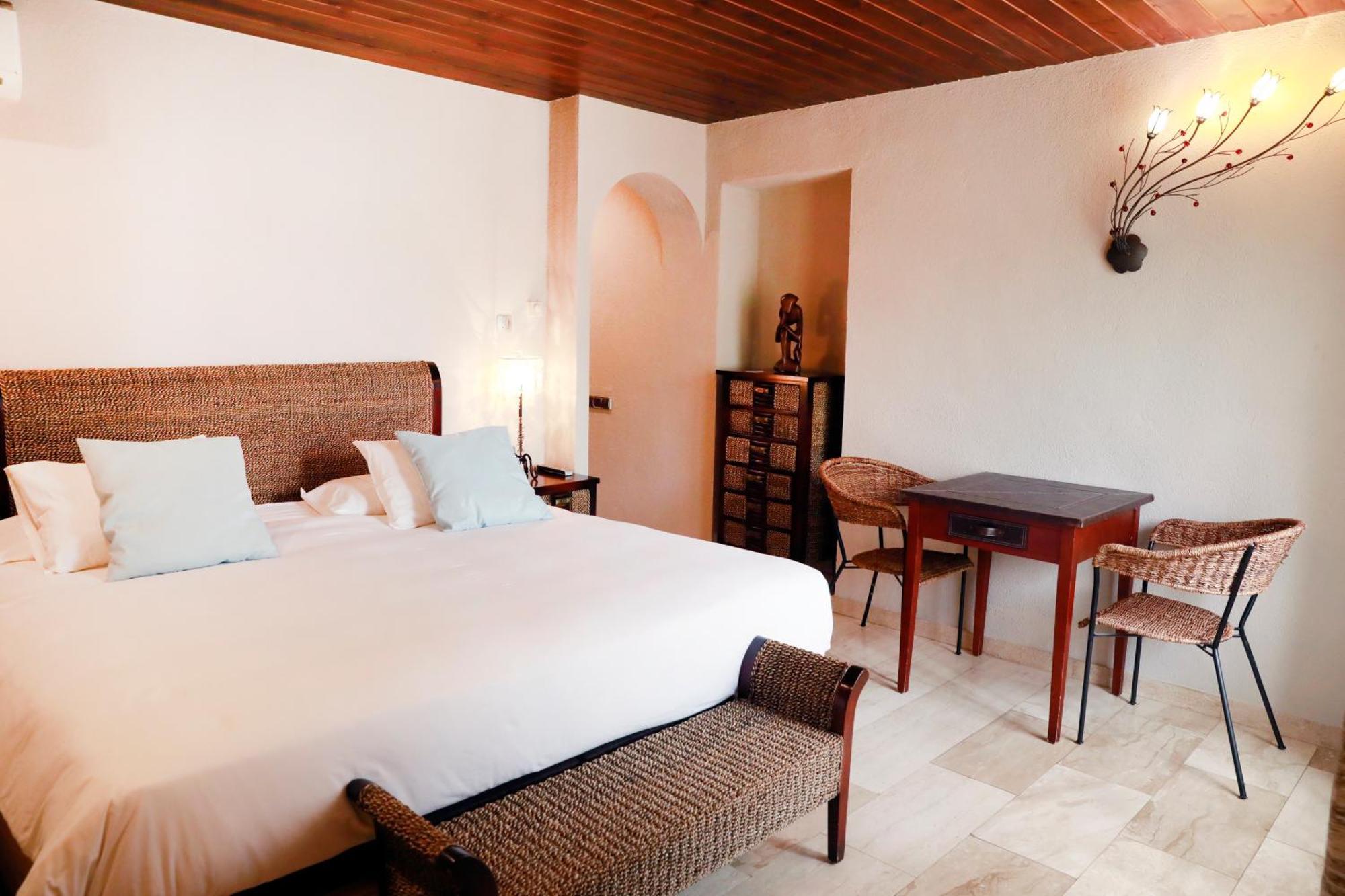 La Violeta Hotel Spa & Chill Out Castelltercol Bagian luar foto